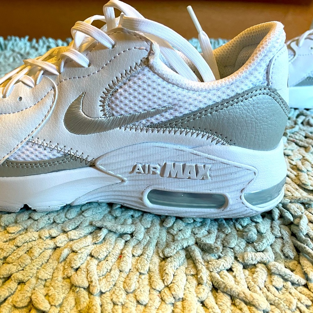 Nike Air Max size 7.5 women’s. Like new. Only worn a few times